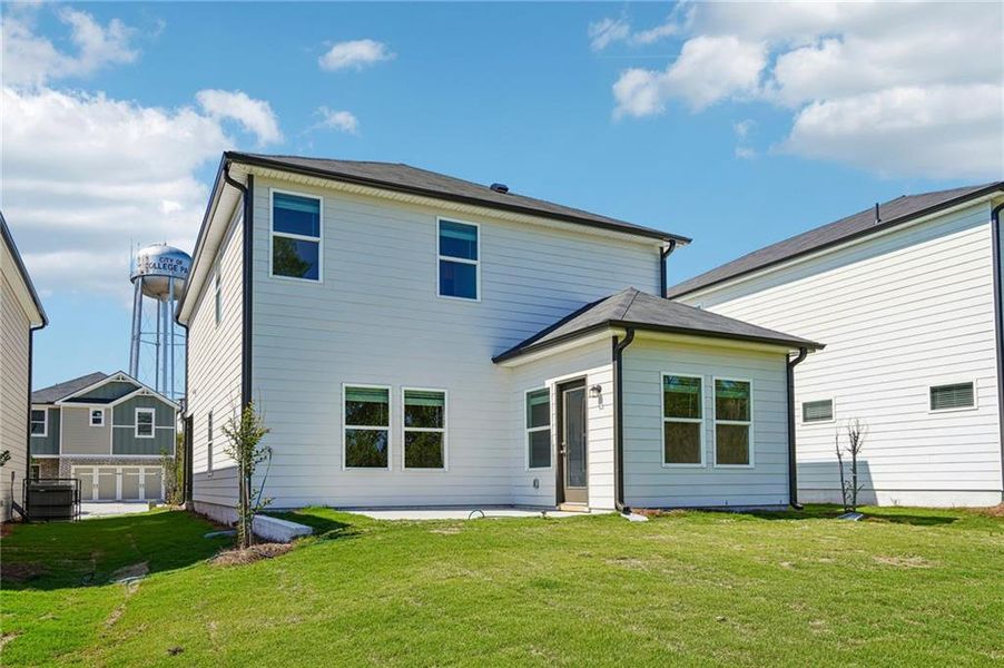 Exterior details and patio area of a home in Hawthorne Station, College Park (Image 4).