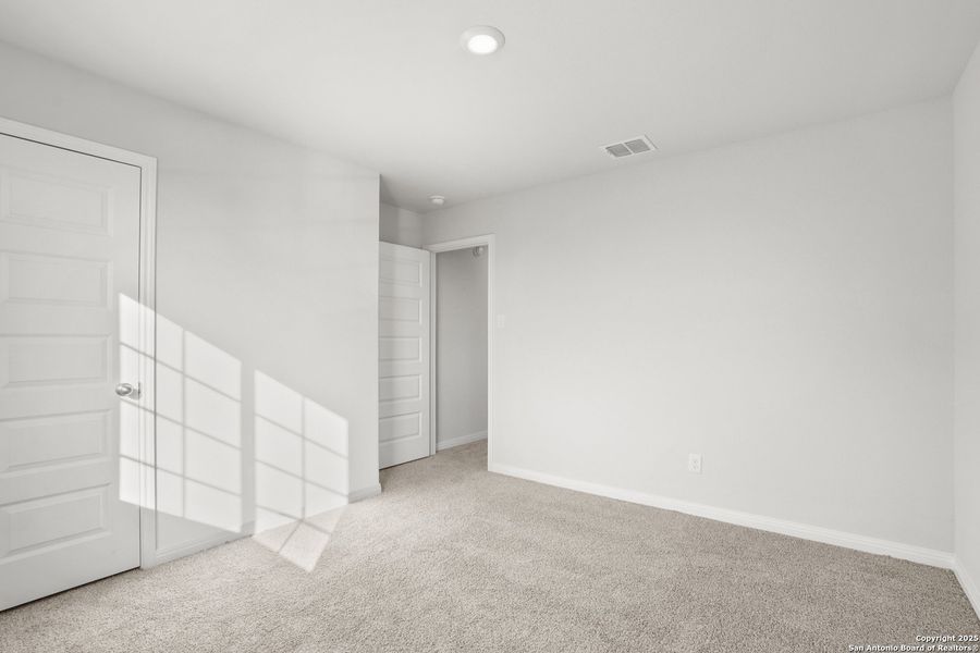 Spacious, unfurnished interior of a new home in Applewhite Meadows, San Antonio (Image 21).