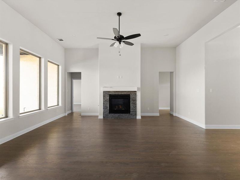 Spacious, unfurnished interior of a new home in , Waxahachie (Image 11).