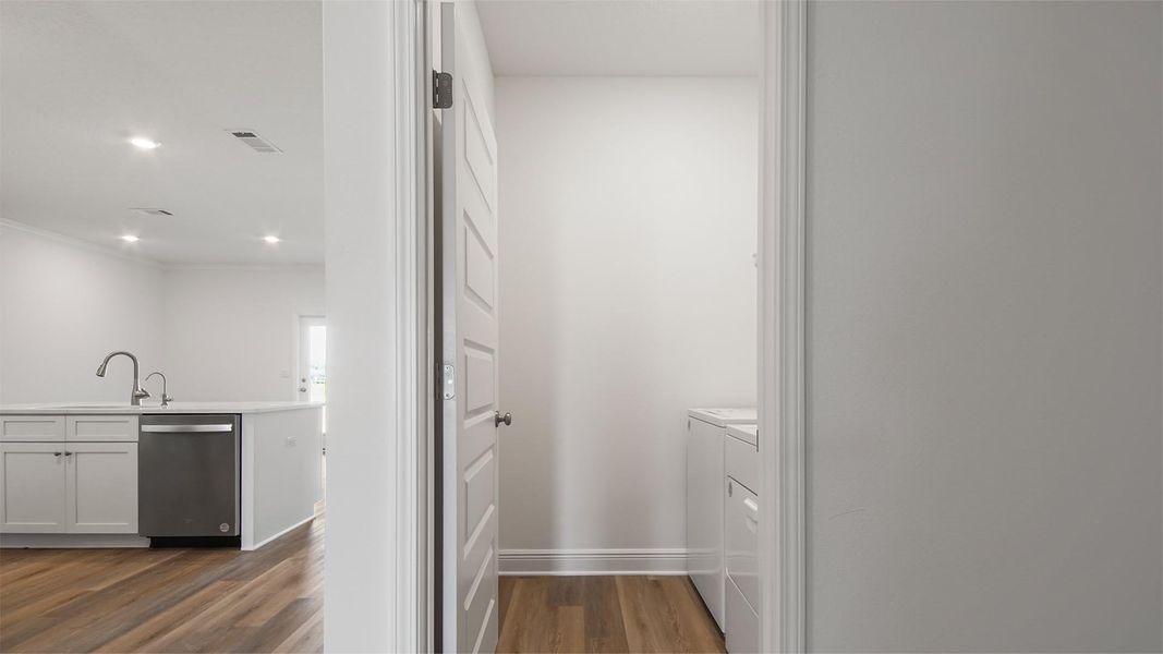 Spacious, unfurnished interior of a new home in Caballeros Estates At Hombre, Panama City Beach (Image 36).