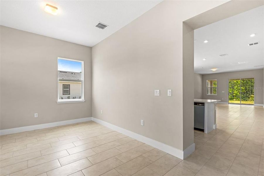 Spacious, unfurnished interior of a new home in Gray Hawk at Hole Two, Daytona Beach (Image 34).