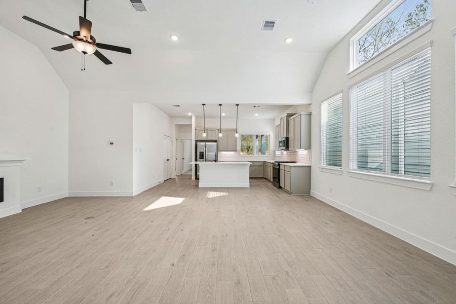 Spacious, unfurnished interior of a new home in Kresston, Montgomery (Image 18).