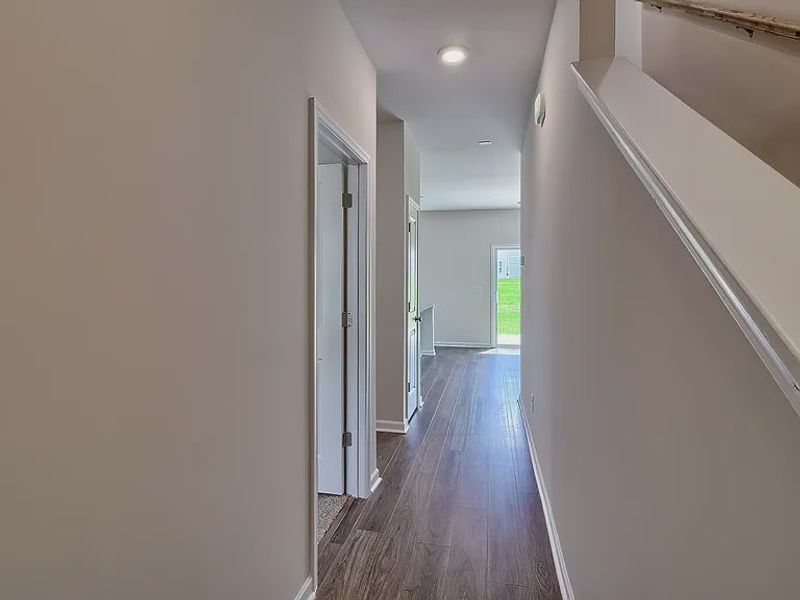 Spacious, unfurnished interior of a new home in Emanuel Creek, West Columbia (Image 8).