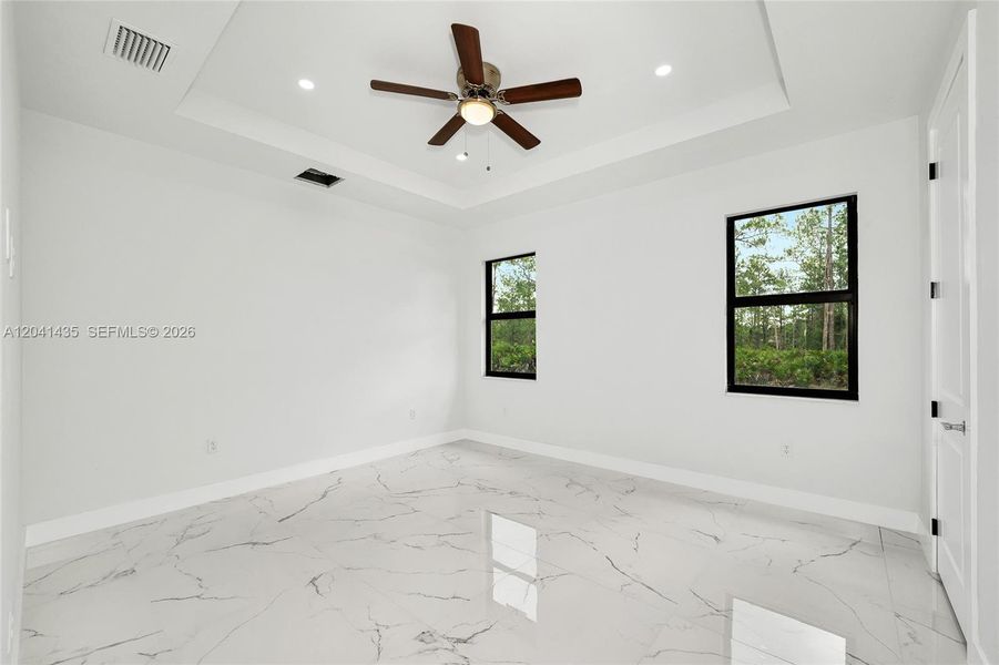 Spacious, unfurnished interior of a new home in , Lehigh Acres (Image 33).