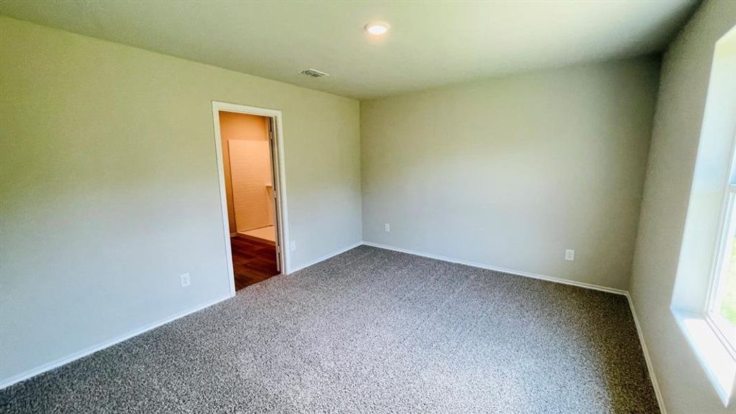 Spacious, unfurnished interior of a new home in Sunnycreek, Fort Worth (Image 17). Spacious, unfurnished interior of a new home in Sunnycreek, Fort Worth (Image 17).