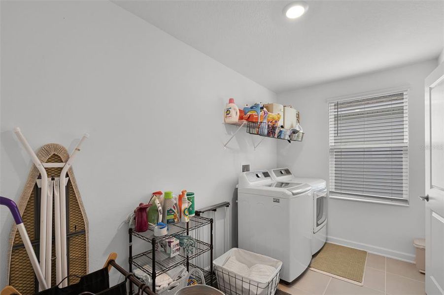 Furnished interior view inside a new home in , Orlando (Image 12).