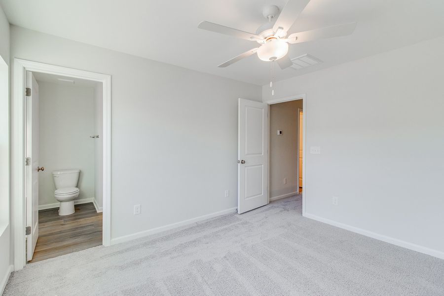 Spacious, unfurnished interior of a new home in Astoria, Columbia (Image 22).
