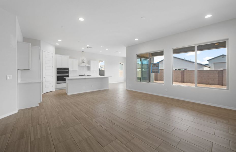 Spacious, unfurnished interior of a new home in Artisan at Asante, Surprise (Image 29).