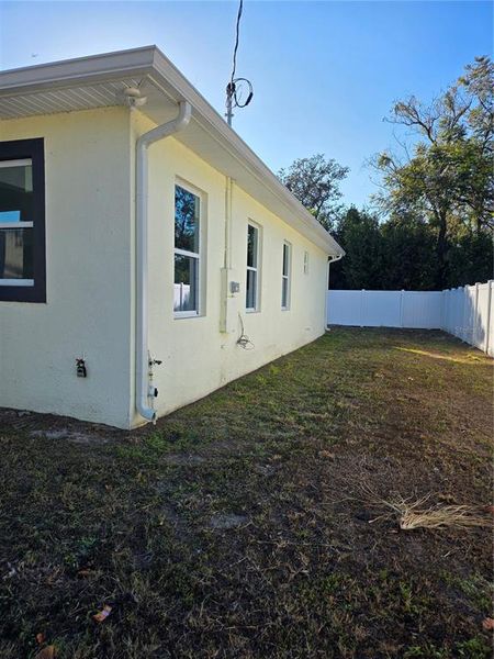 Exterior details and patio area of a home in , Tampa (Image 14).
