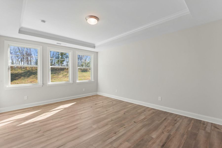 Spacious, unfurnished interior of a new home in Wexford, Elon (Image 20).