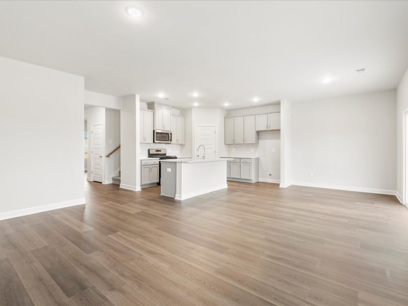 Spacious, unfurnished interior of a new home in Creek Ridge - Signature Collection, Spartanburg (Image 5).