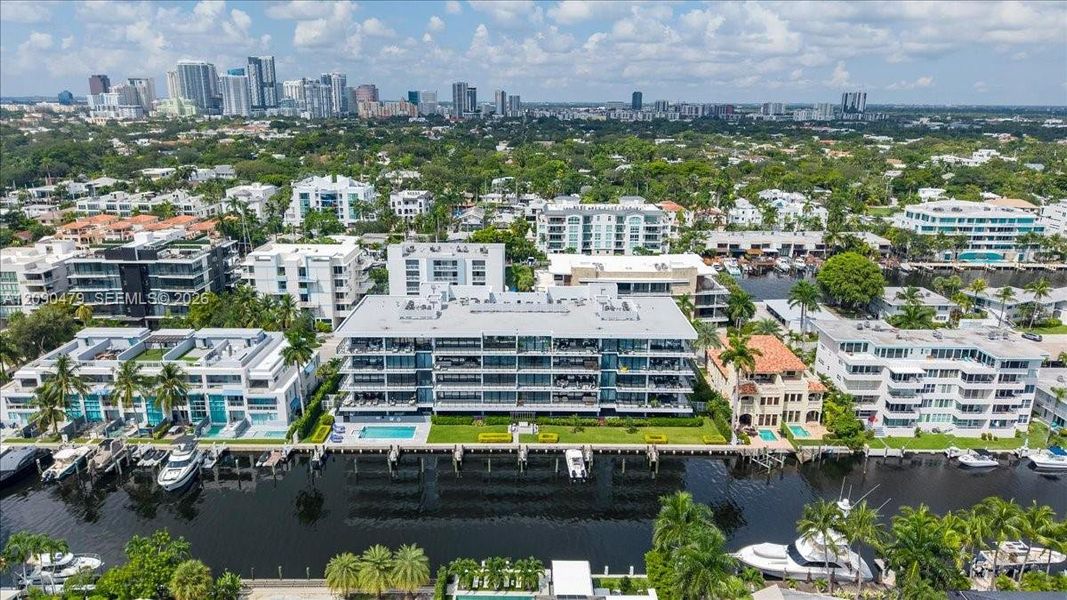 Condo located in Fort Lauderdale, FL showcasing its design and architecture (Image 23).