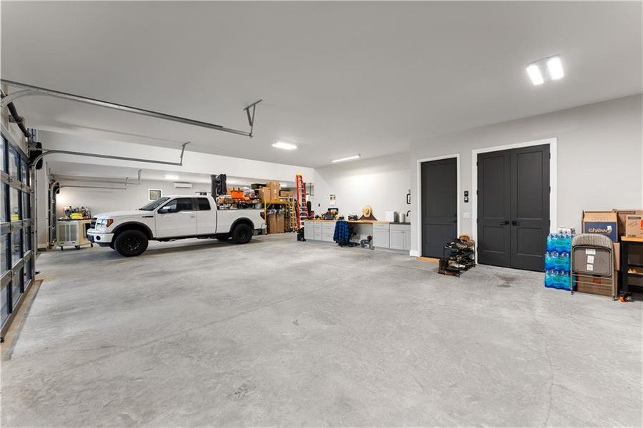 Spacious, unfurnished interior of a new home in , Jefferson (Image 26).