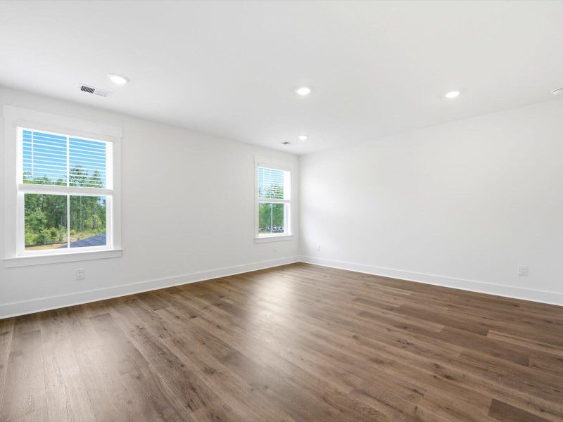 Spacious, unfurnished interior of a new home in The Coves at Lakes of Cane Bay, Summerville (Image 34).