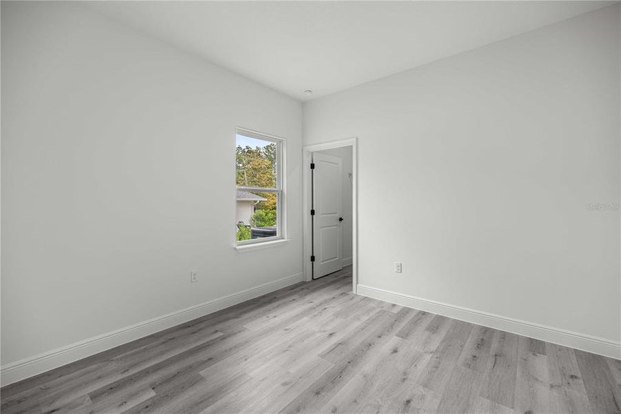 Spacious, unfurnished interior of a new home in , Citrus Springs (Image 27).