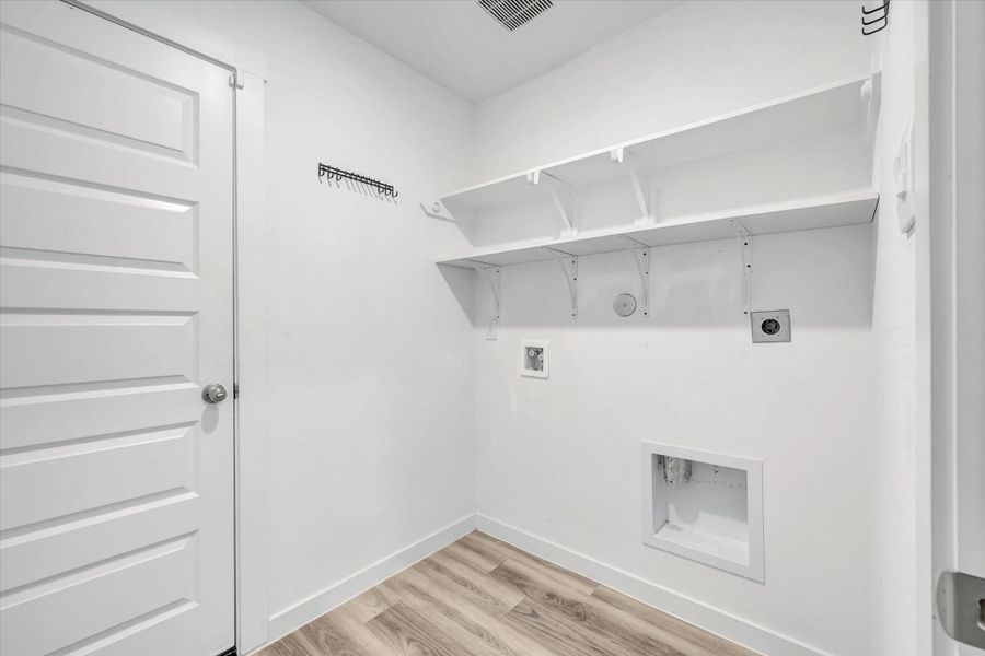 Spacious, unfurnished interior of a new home in Central Park, Texas City (Image 24). Spacious, unfurnished interior of a new home in Central Park, Texas City (Image 24).
