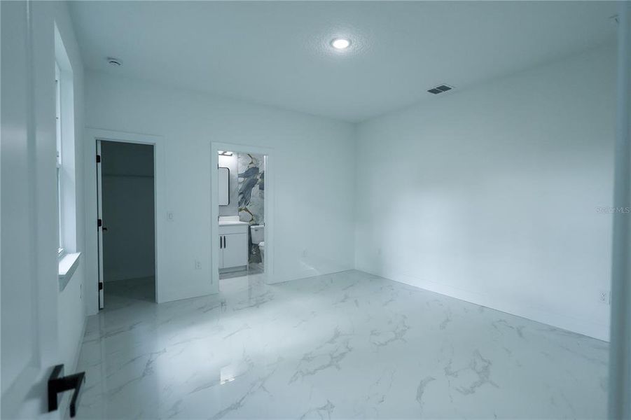 Image 22 of a home in .