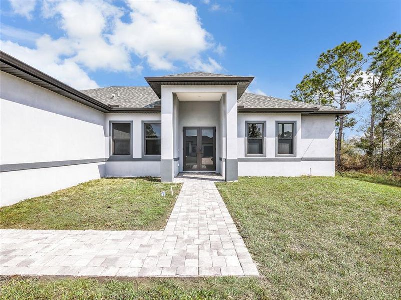 Exterior details and patio area of a home in , Port Charlotte (Image 28).