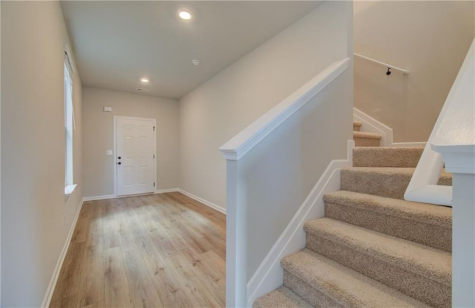 Spacious, unfurnished interior of a new home in Towne Center, Hampton (Image 27).