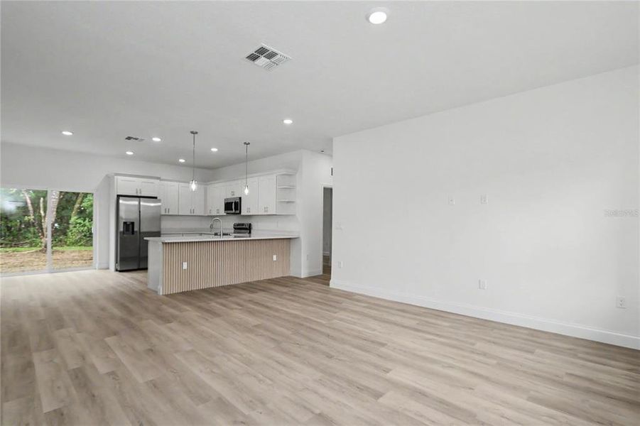 Spacious, unfurnished interior of a new home in , Citrus Springs (Image 15).