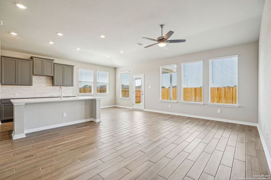 Spacious, unfurnished interior of a new home in Carmel Ranch, Schertz (Image 22).