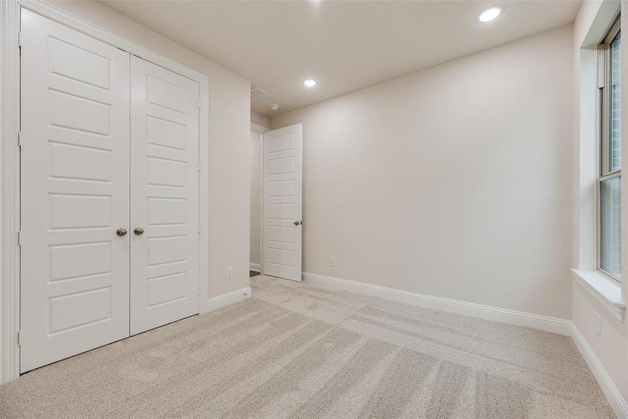 Spacious, unfurnished interior of a new home in Villages of Creekwood, Frisco (Image 24).