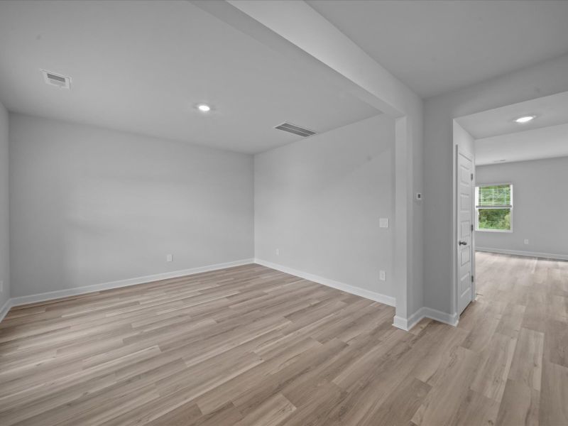Spacious, unfurnished interior of a new home in Vickery Station, Woodruff (Image 9).