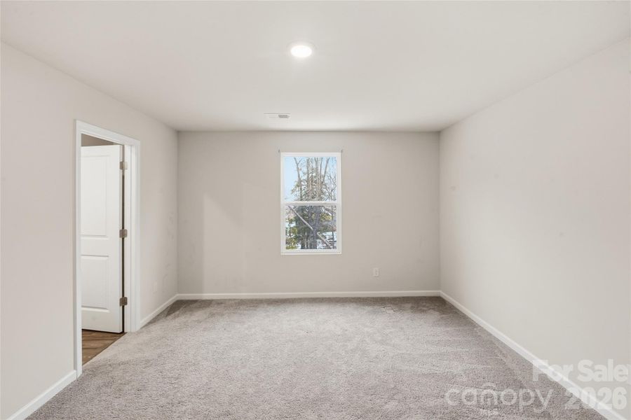 Spacious, unfurnished interior of a new home in , Shelby (Image 9).