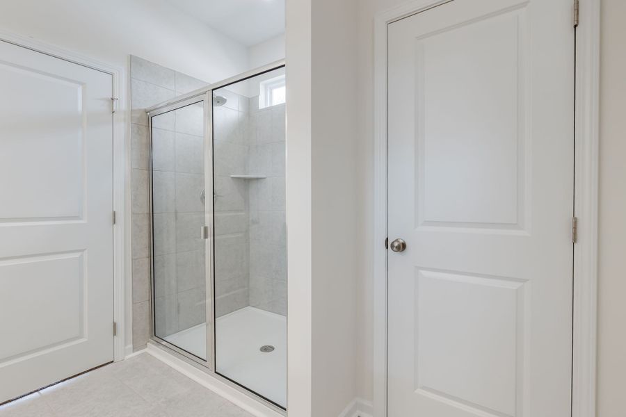 Walk-in tiled shower! Walk-in tiled shower!