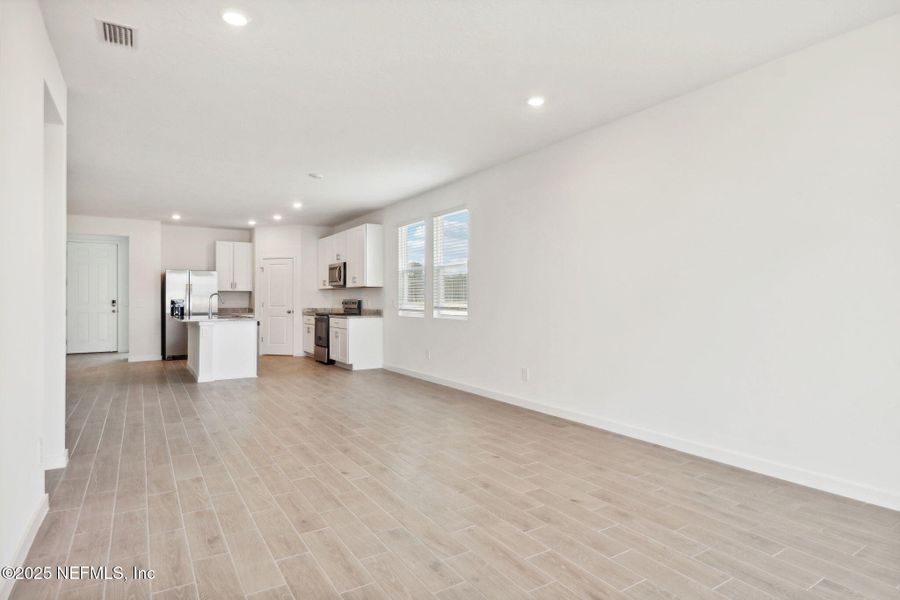 Spacious, unfurnished interior of a new home in Cypress Meadows - Signature Series, Jacksonville (Image 15).