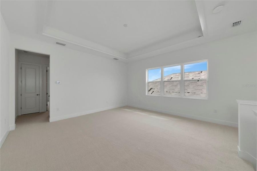 Spacious, unfurnished interior of a new home in , Sarasota (Image 53).