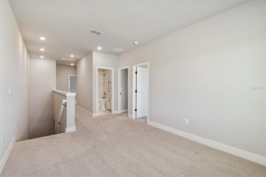 Spacious, unfurnished interior of a new home in North River Ranch – Townhomes, Parrish (Image 39).