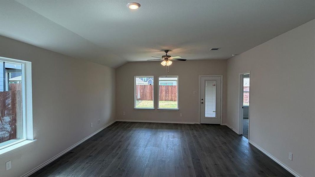 Spacious, unfurnished interior of a new home in The Reserve at Timber Creek, Lindale (Image 19).