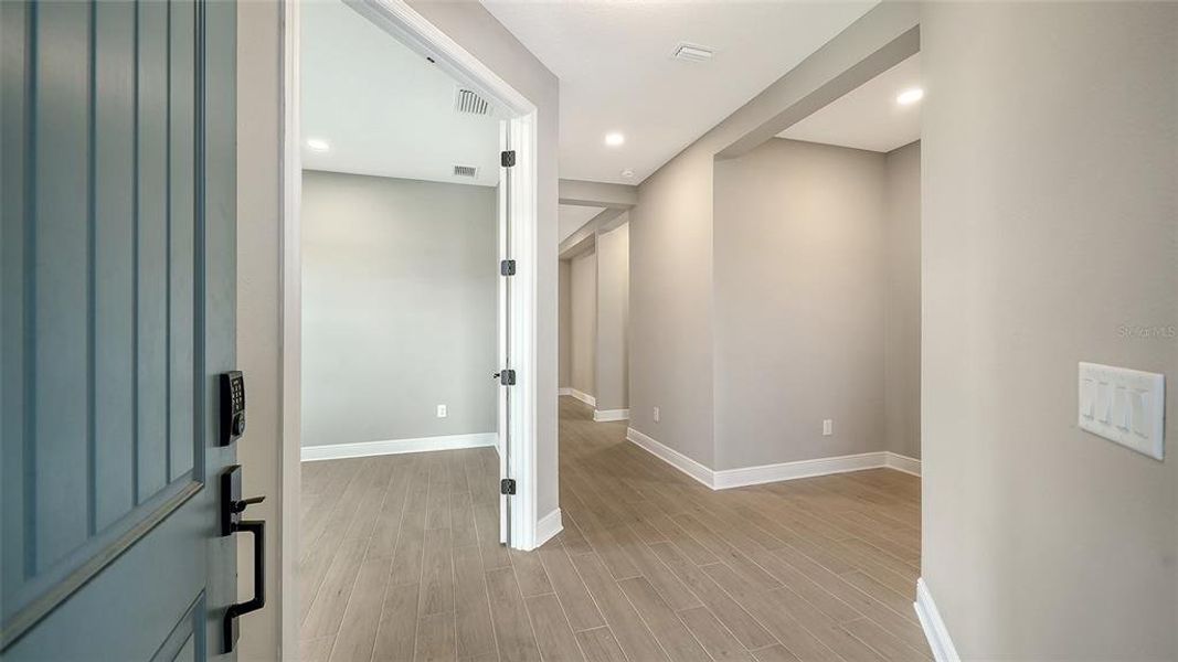 Spacious, unfurnished interior of a new home in Vicenza, Venice (Image 14).