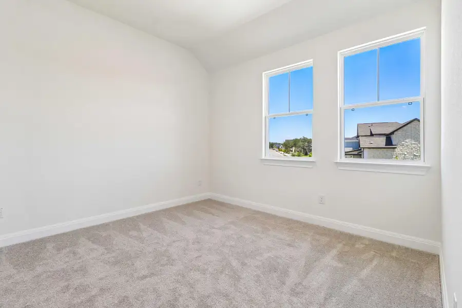 Spacious, unfurnished interior of a new home in Persimmon, Buda (Image 15).