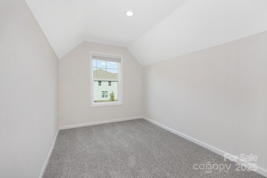 Spacious, unfurnished interior of a new home in Sylvan Creek, Denver (Image 19).