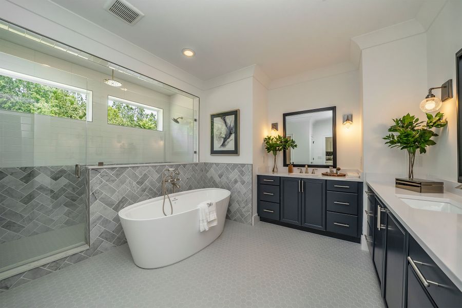 The Terramont - Owners Bath