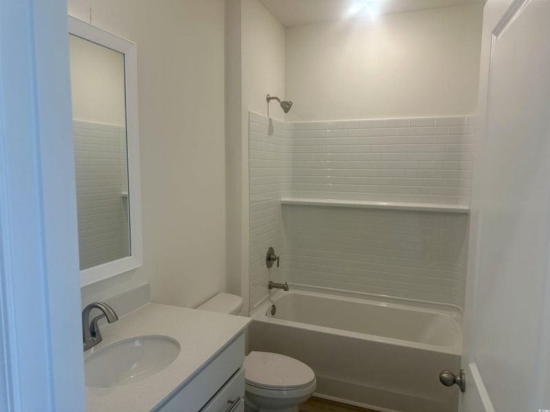 Bathroom with bathing tub / shower combination and vanity