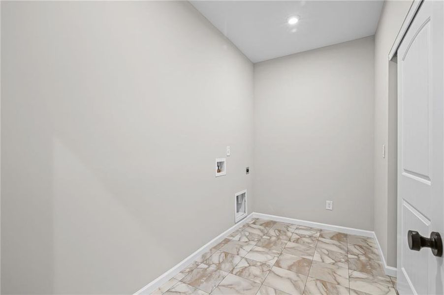 Spacious, unfurnished interior of a new home in Laurel Farms, Dallas (Image 20).