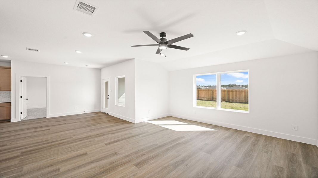 Representative unfurnished interior of a home built from the Denton by D.R. Horton in Chapel Lakes, Montgomery (Image 19).