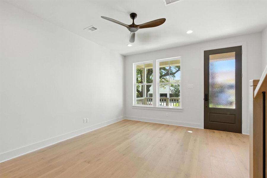 Spacious, unfurnished interior of a new home in , Galveston (Image 17).
