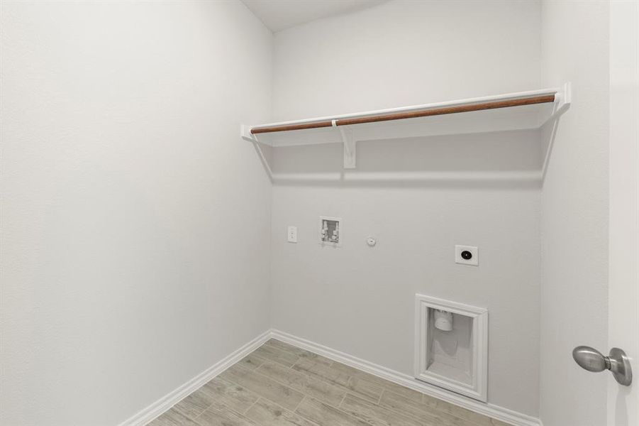 20. 1712 Elle - Utility 20. 1712 Elle - Utility