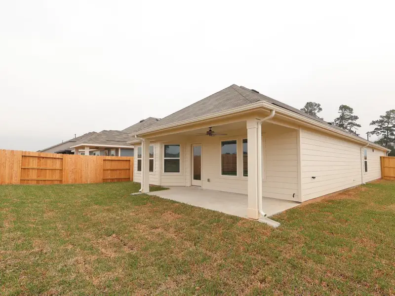 Exterior details and patio area of a home in Moran Ranch, Willis (Image 4).