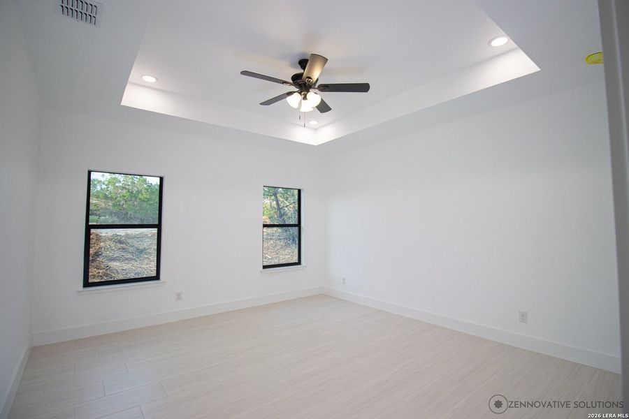 Spacious, unfurnished interior of a new home in , Canyon Lake (Image 22).