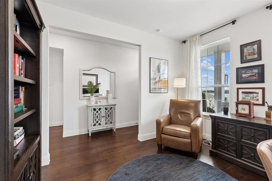 Home Office
Large windows frame scenic views while providing a quiet, flexible space that easily adapts to changing lifestyle needs.
