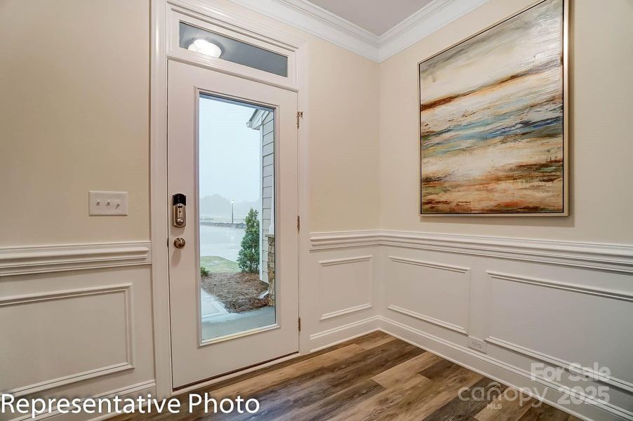 Foyer w. Tray Ceiling