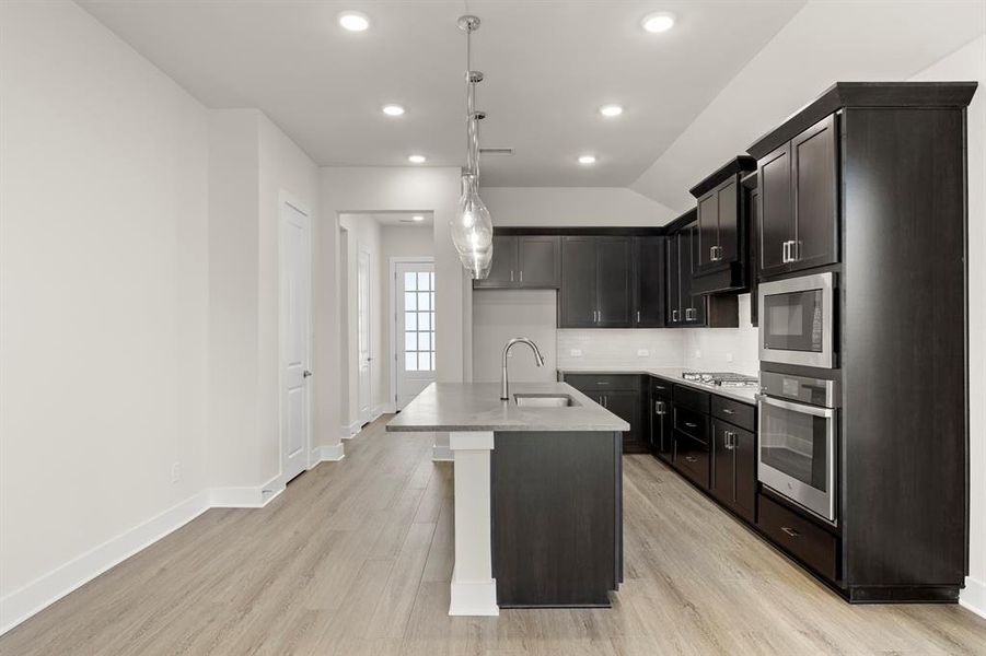 08. 3117 Eddington - Kitchen 08. 3117 Eddington - Kitchen