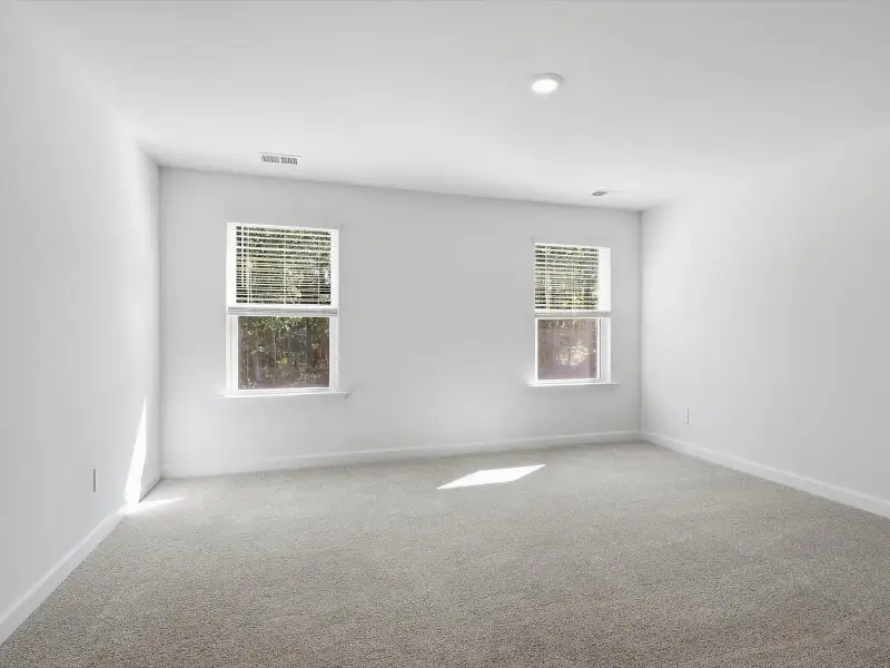 Spacious, unfurnished interior of a new home in Courts at Brook Run, Moncks Corner (Image 10).