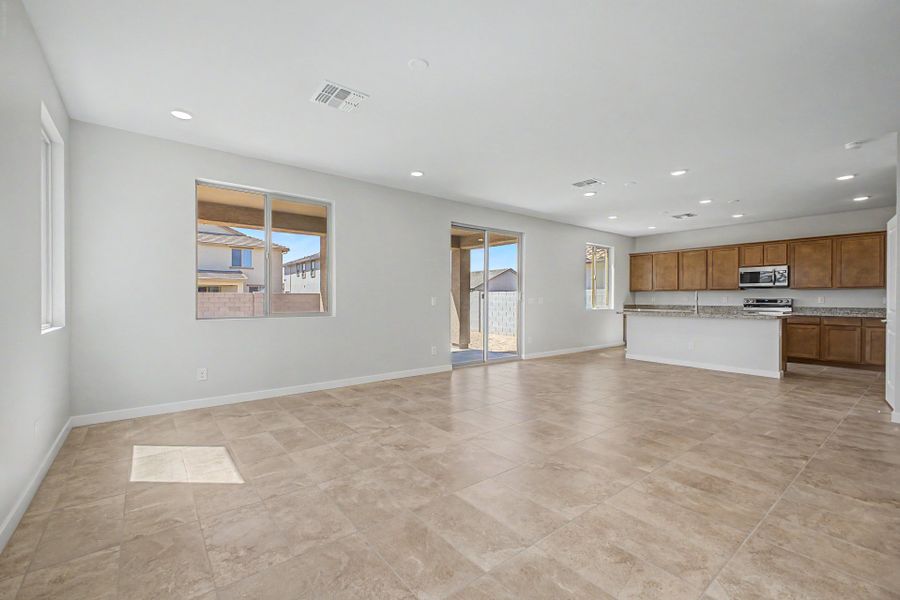 Spacious, unfurnished interior of a new home in Wildera, San Tan Valley (Image 8).