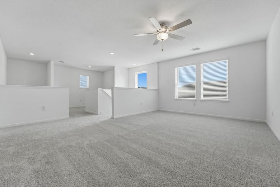 Spacious, unfurnished interior of a new home in Longview, Del Valle (Image 21).